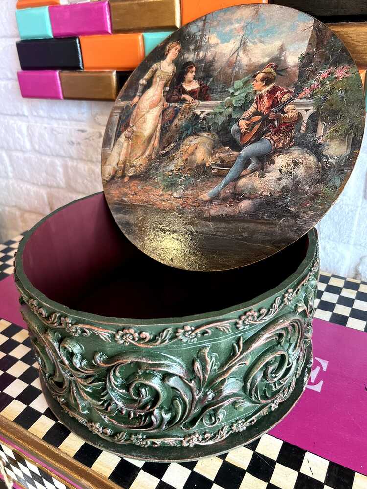 Tamamen El Boyaması Ahşap Kapaklı Kutu