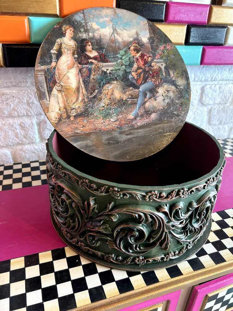 Tamamen El Boyaması Ahşap Kapaklı Kutu