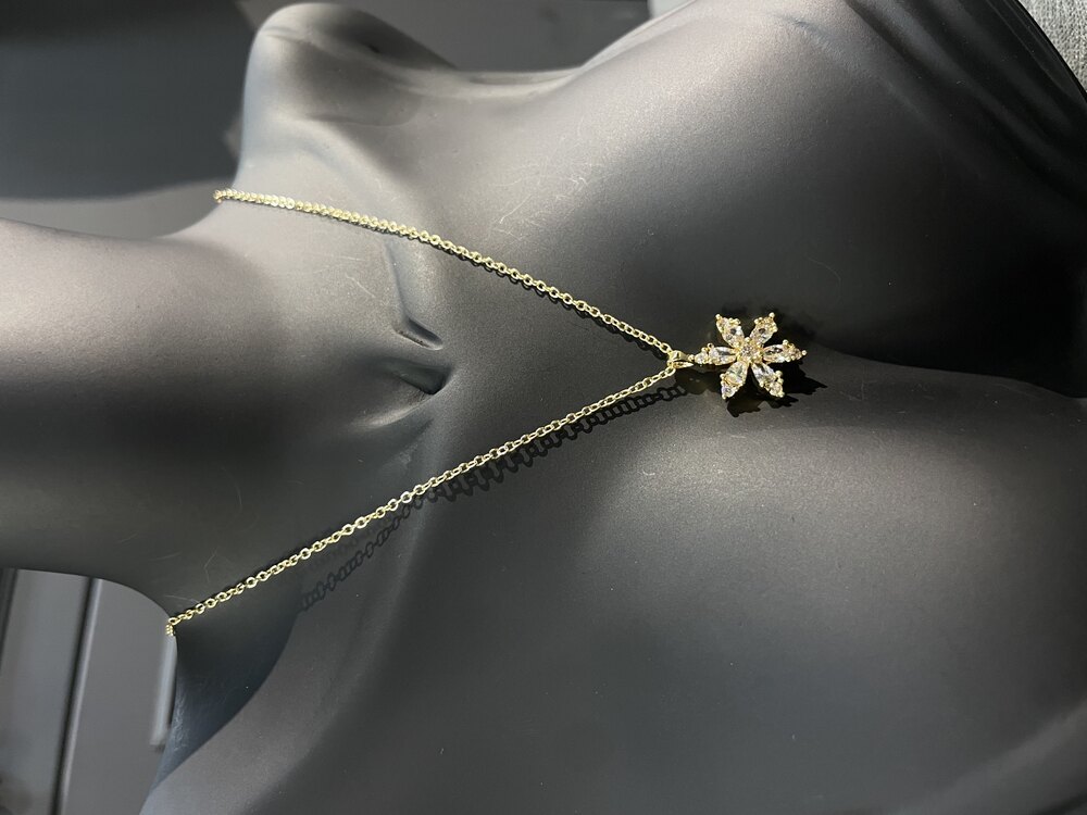 Gold Lotus Çiçeği Kolye
