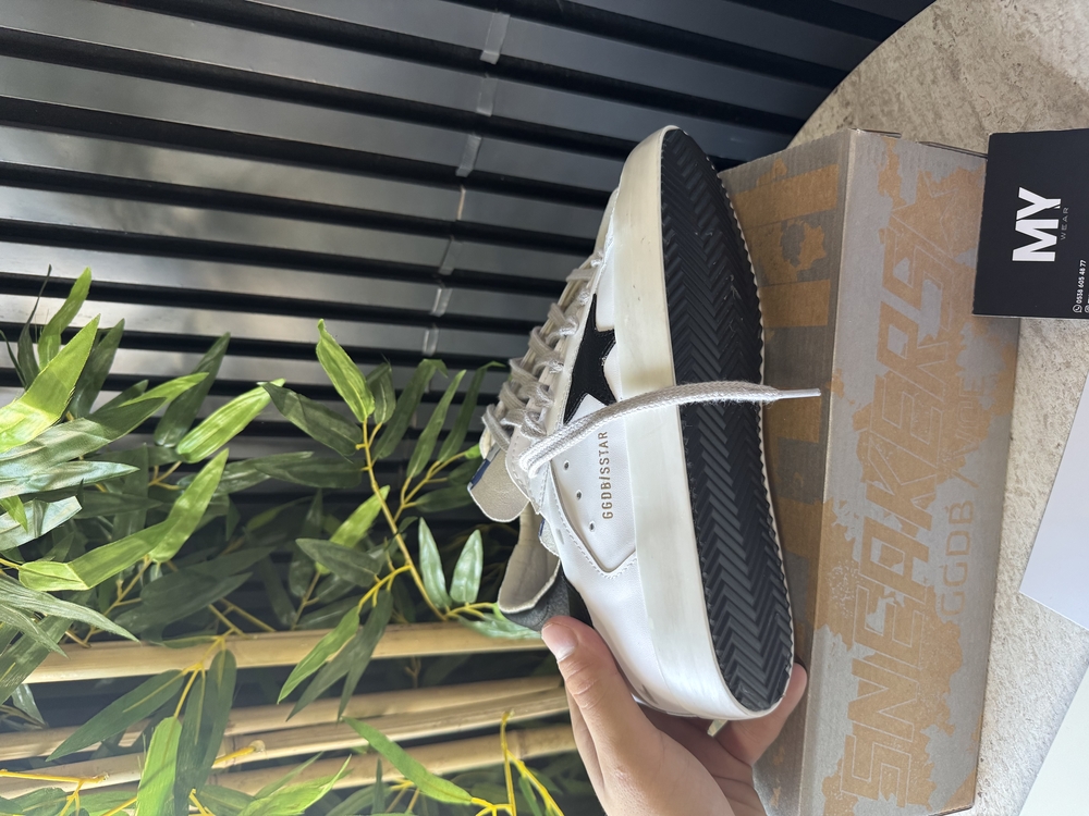 Golden Goose “White/Black” ⭐️