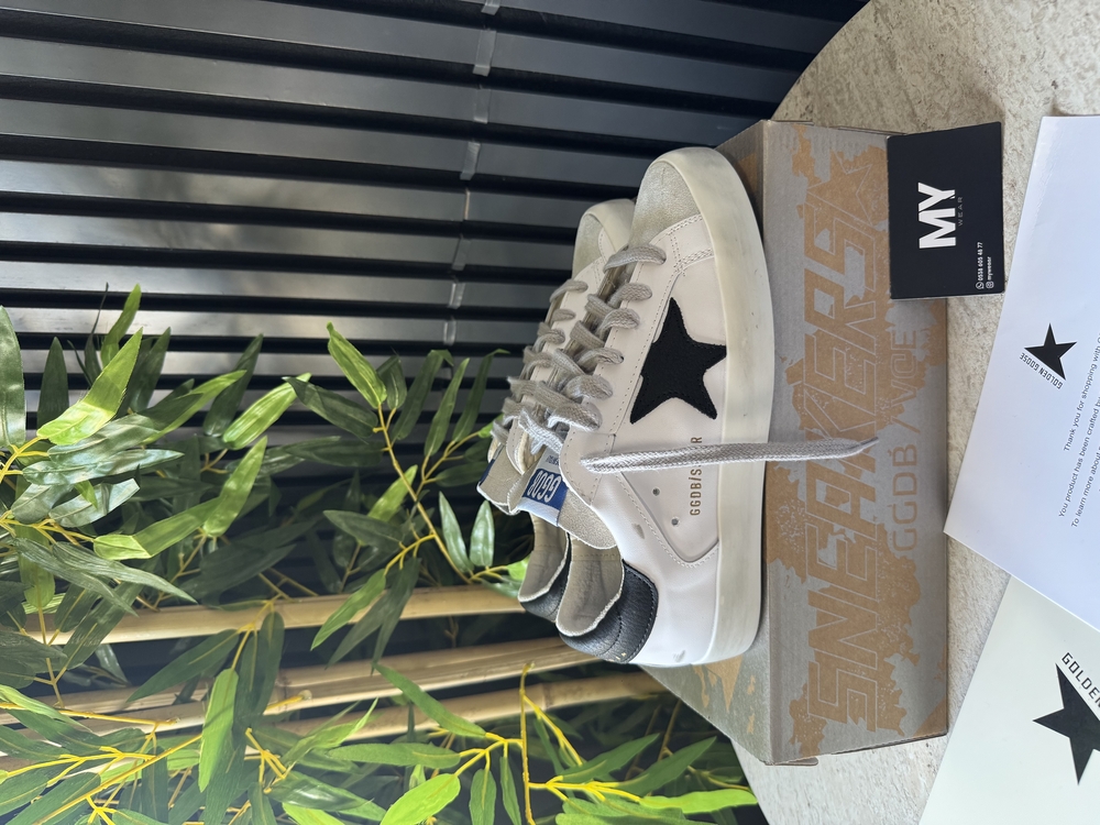 Golden Goose “White/Black” ⭐️