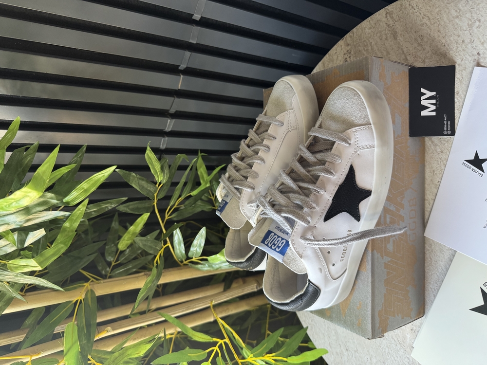 Golden Goose “White/Black” ⭐️