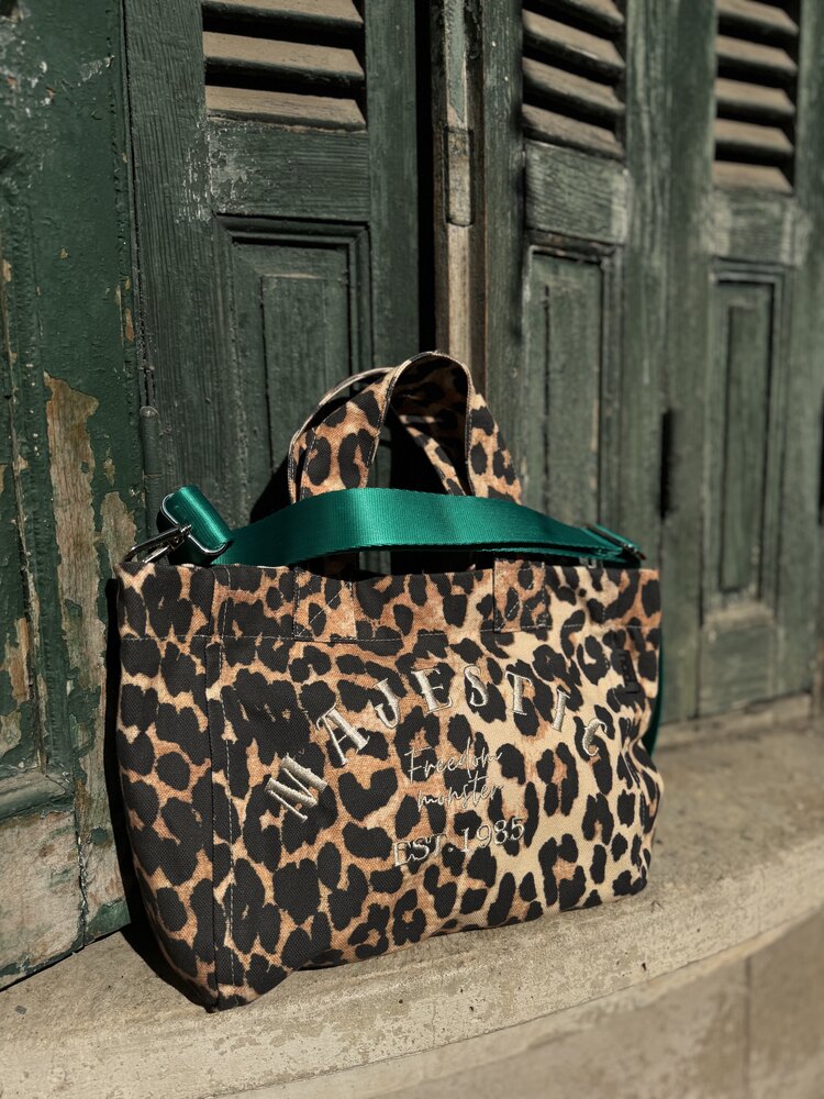 Majestic medium cream leo