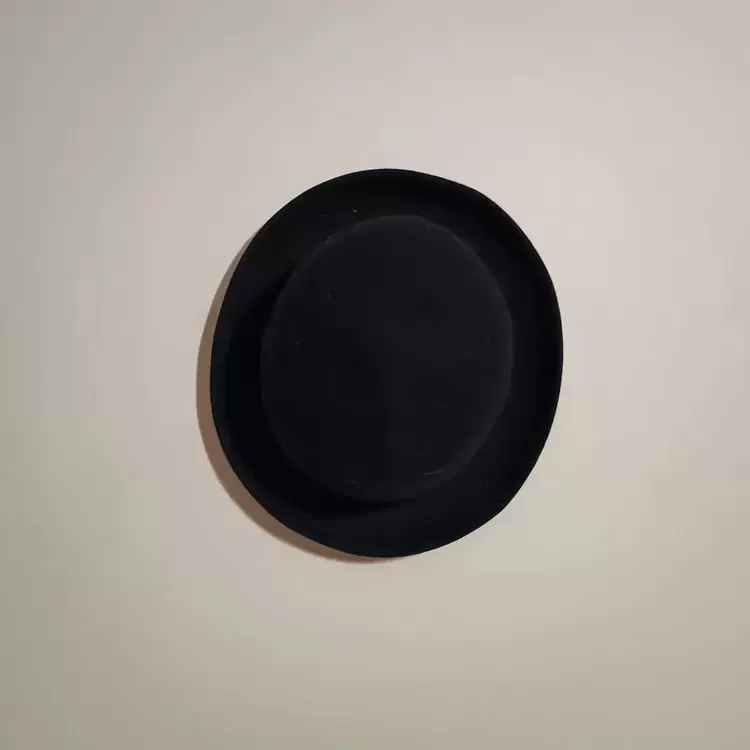 Siyah melon şapka 