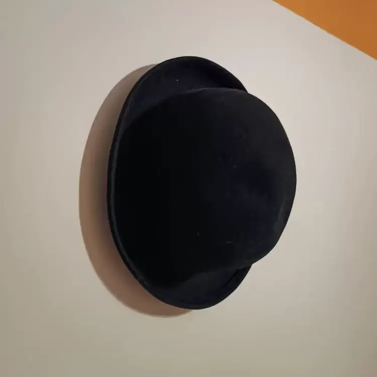 Siyah melon şapka 