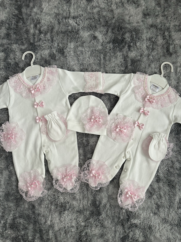 Kız Bebek Ppembe Dantelli ve İncili Mevlüt Tulumu - 3 Parça Set