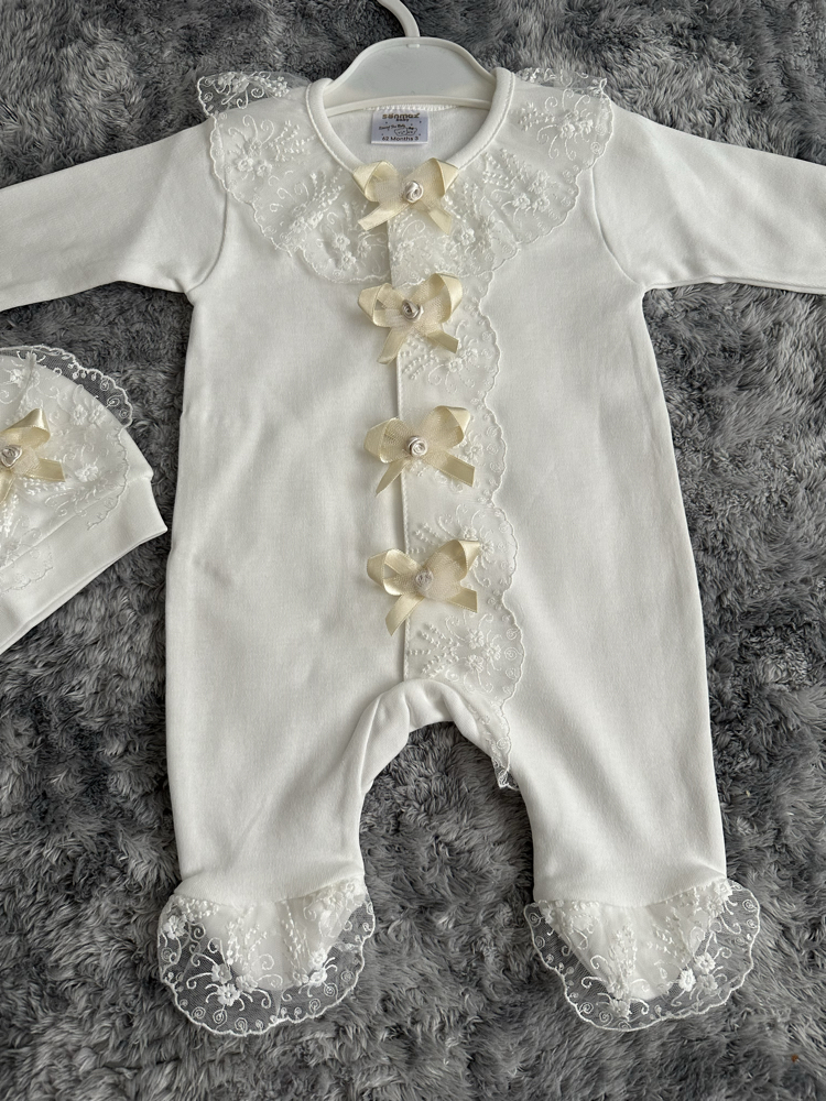 Kız Bebek Gold Detaylı ve Güpürlü Hastane Çıkışı Tulum Seti - 2 Parça