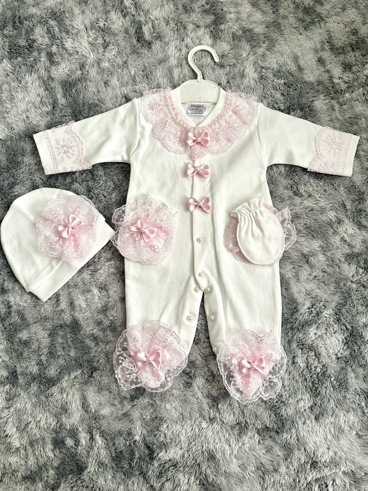 Kız Bebek Ppembe Dantelli ve İncili Mevlüt Tulumu - 3 Parça Set