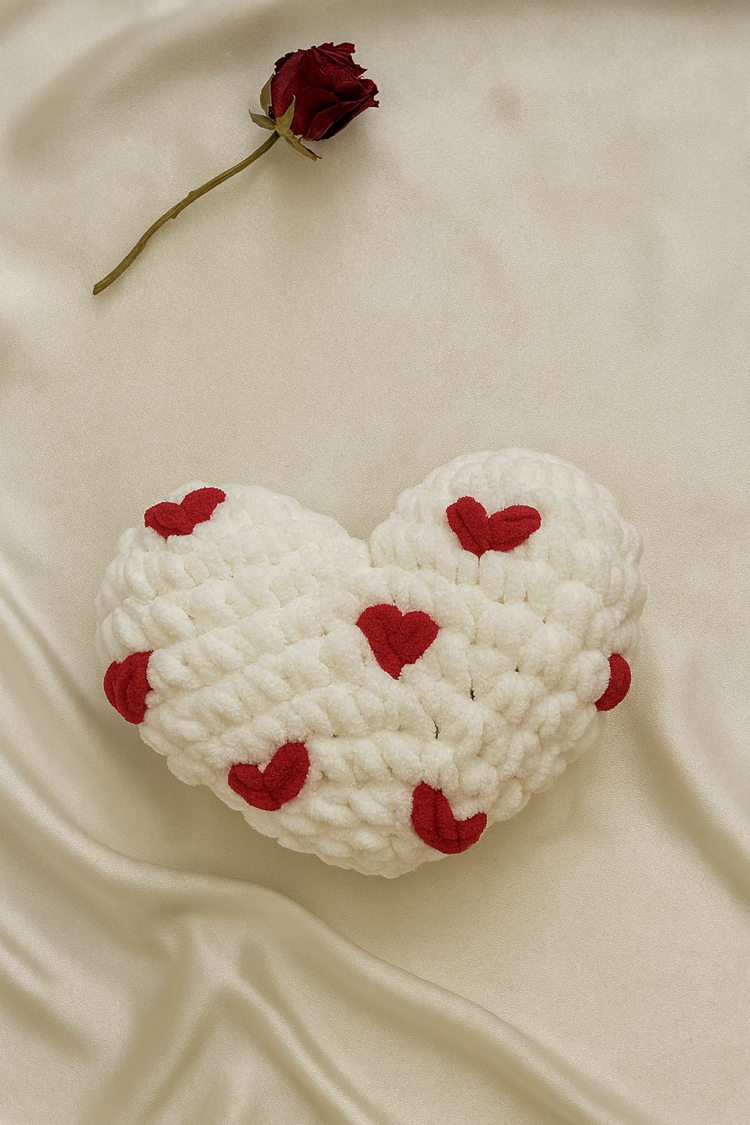Pure Love – Beyaz Kalpli Puffy Yastık 