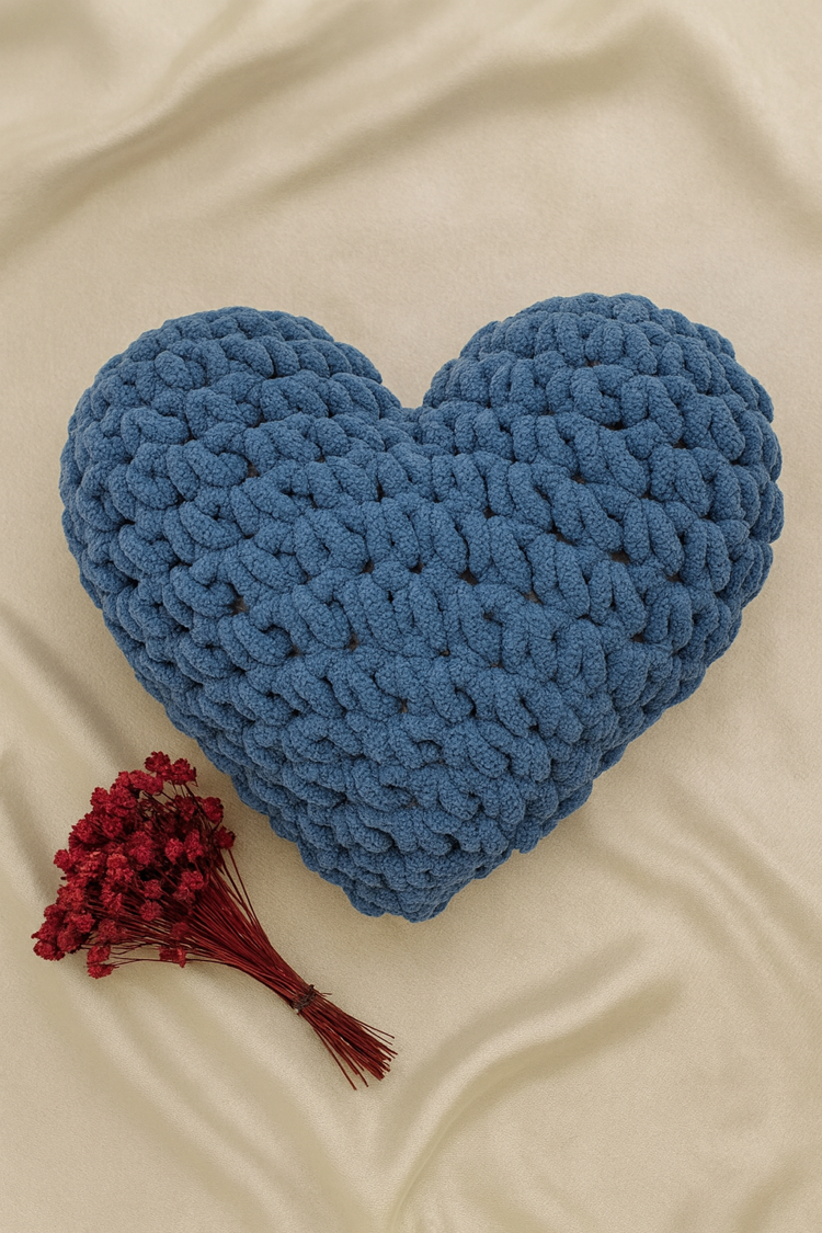 Deep Blue Love - Puffy Mavi Kalpli Yastık