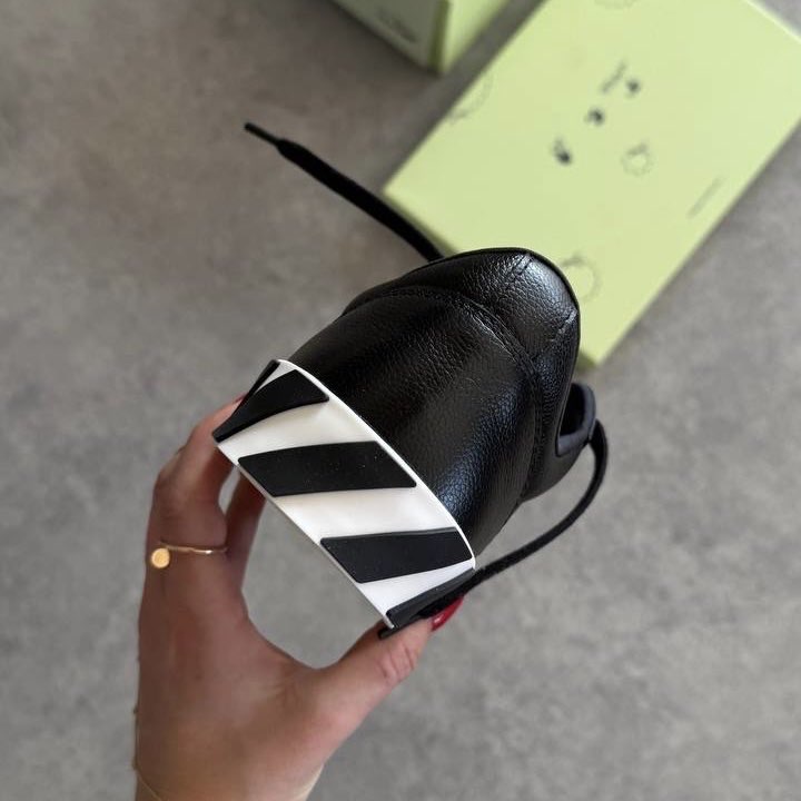 Off White Vulcanized Black 