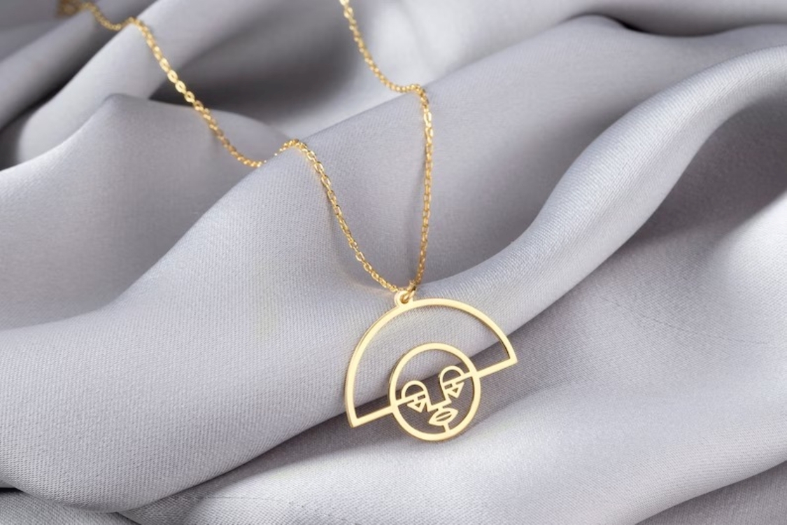 Minimalist Yüz Figürlü Kolye – 925 Ayar Gümüş
