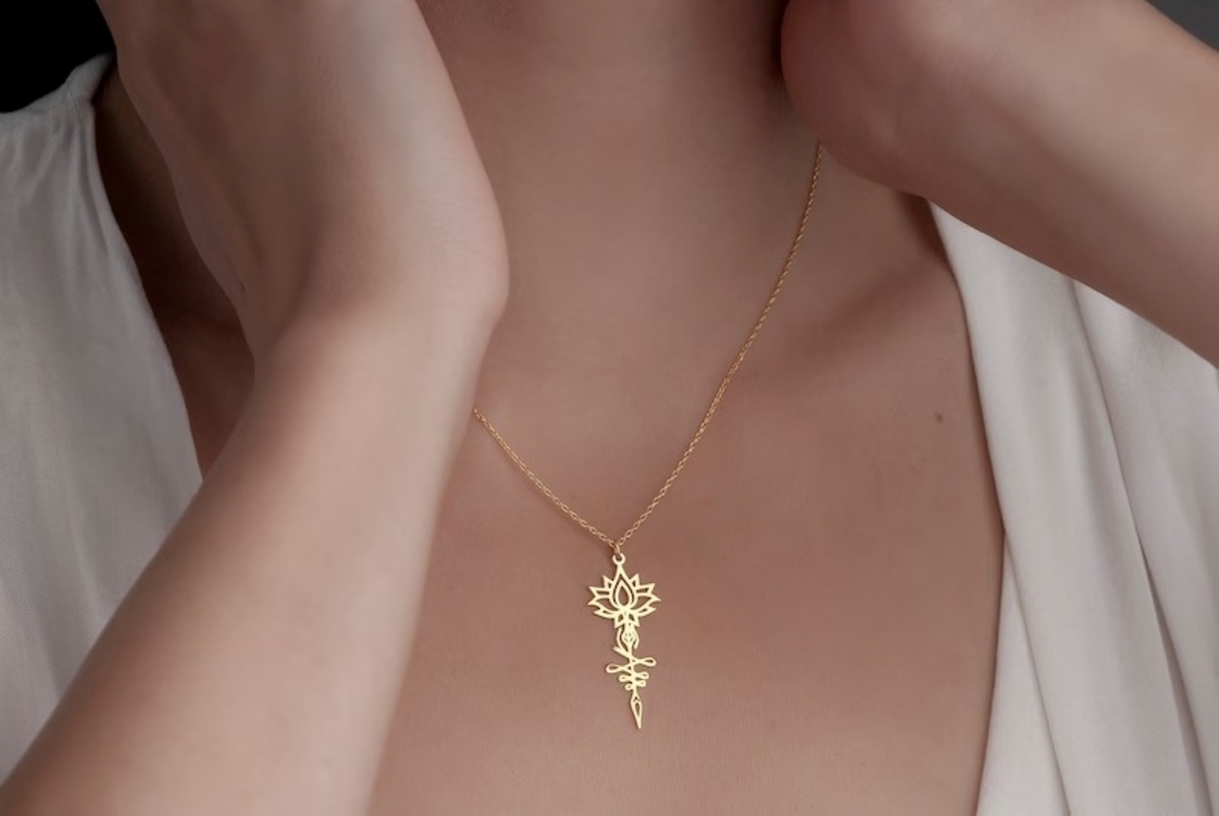 Navan 925 Ayar Gümüş Lotus Çiçeği ve Kaligrafik Desenli Kolye (Gold, Silver ve Rose)