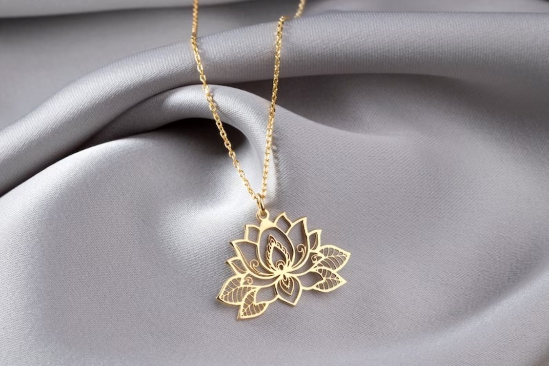 Navan Detaylı Lotus Çiçeği Kolye – 925 Ayar Gümüş