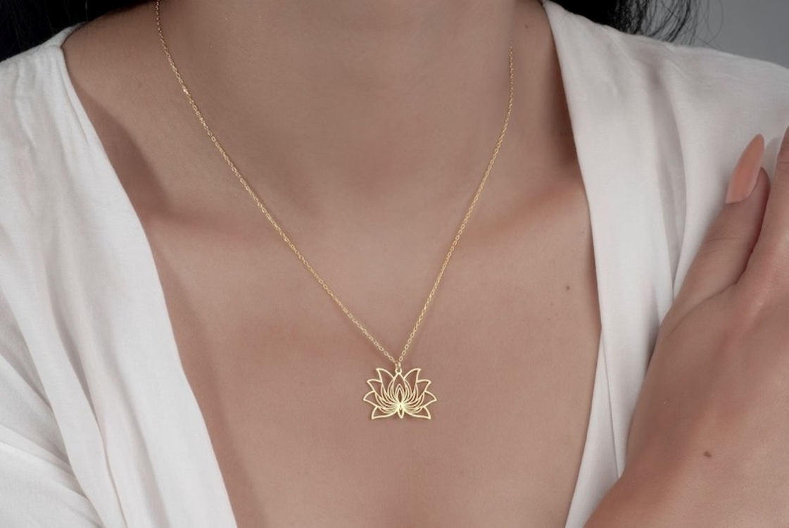 Navan Detaylı Lotus Çiçeği Kolye – 925 Ayar Gümüş