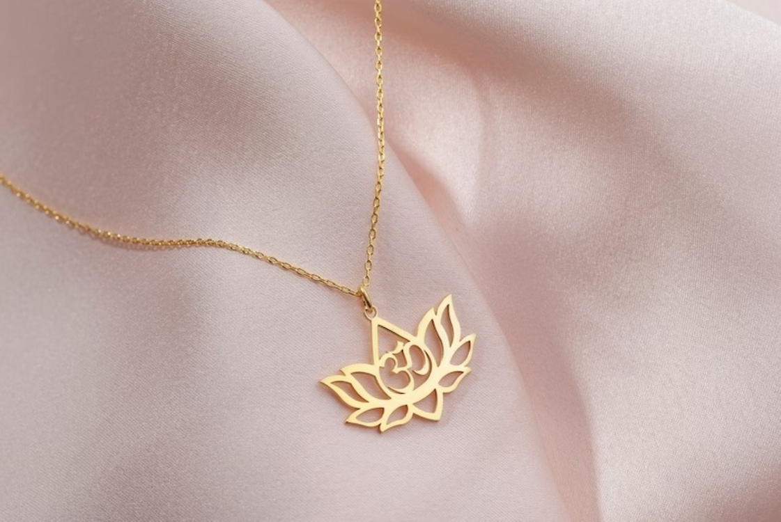 Navan 925 Ayar Gümüş Lotus Çiçeği ve Ohm Sembolü Kolyesi (Gold, Silver ve Rose)