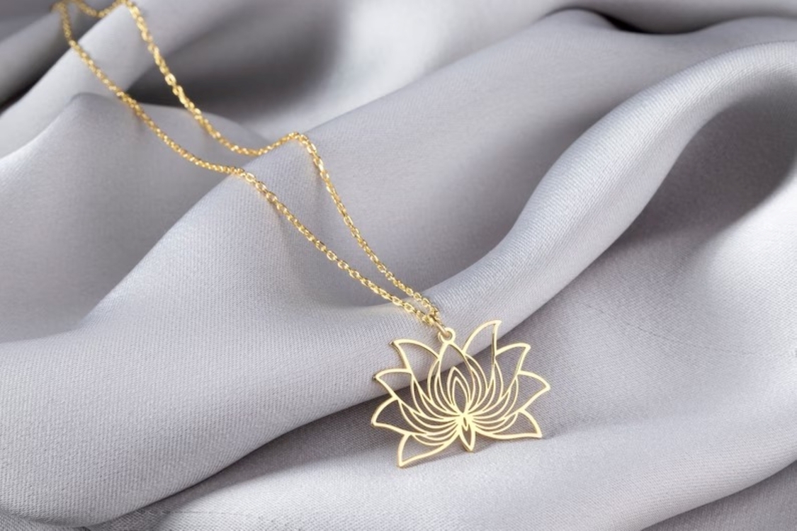 Navan Detaylı Lotus Çiçeği Kolye – 925 Ayar Gümüş