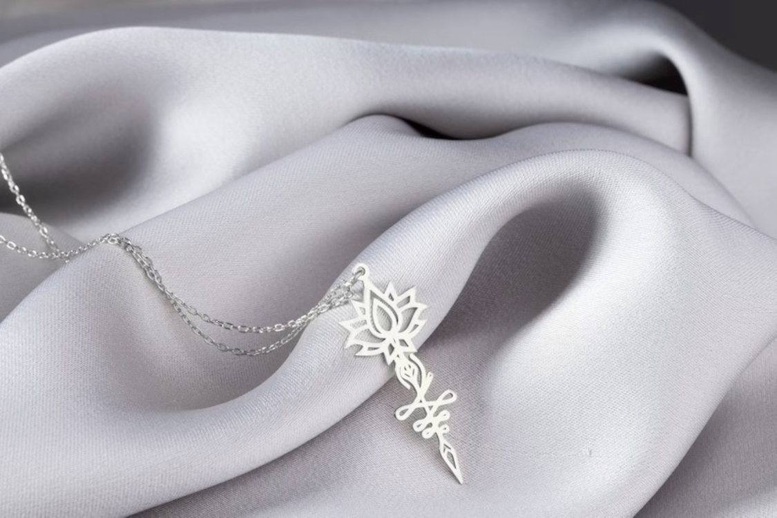 Navan 925 Ayar Gümüş Lotus Çiçeği ve Kaligrafik Desenli Kolye (Gold, Silver ve Rose)