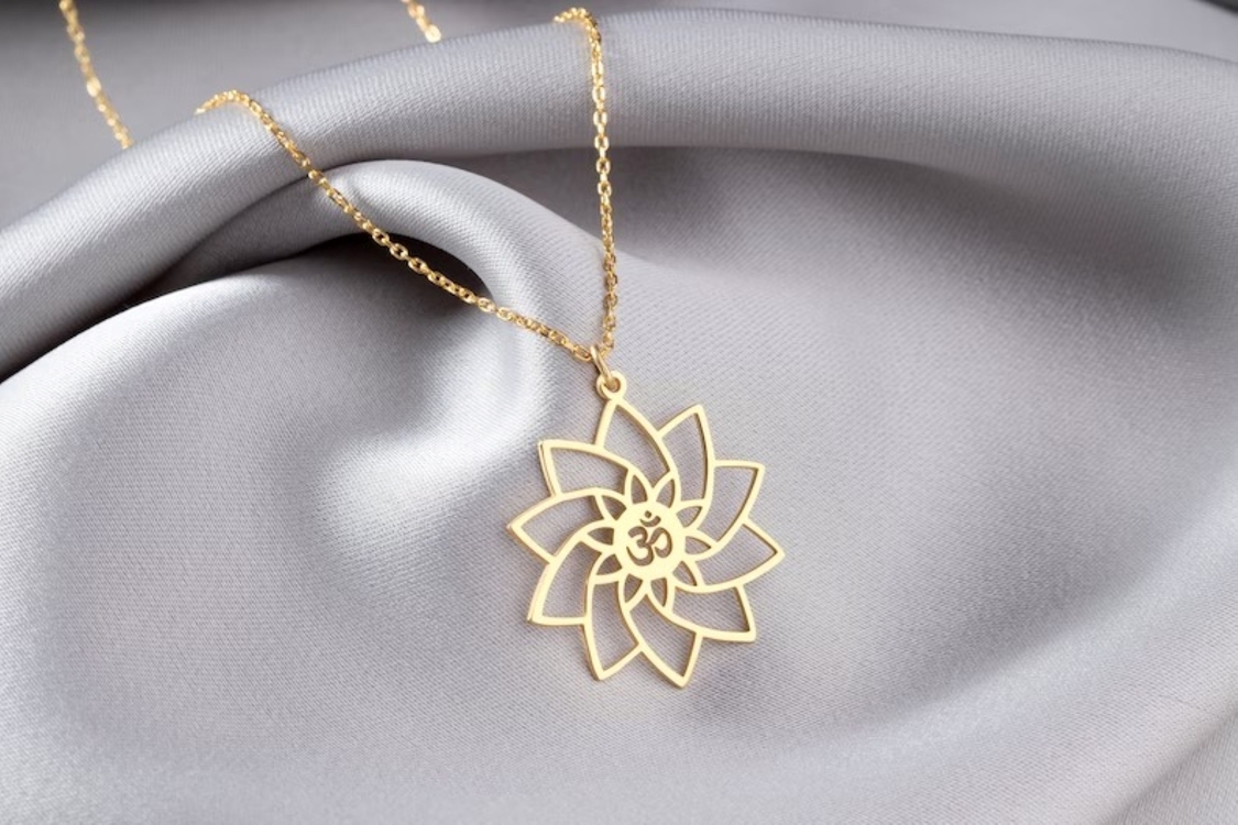 Navan 925 Ayar Gümüş Lotus Çiçeği ve Om Sembolü Kolye (Gold, Silver ve Rose)
