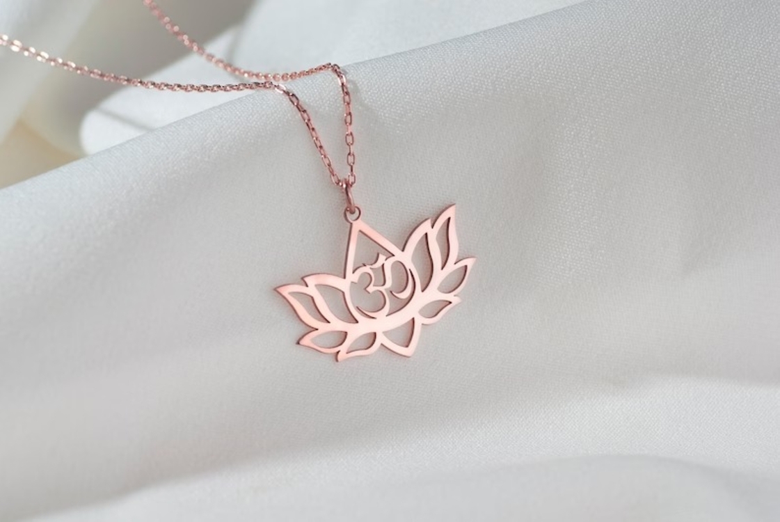 Navan 925 Ayar Gümüş Lotus Çiçeği ve Ohm Sembolü Kolyesi (Gold, Silver ve Rose)
