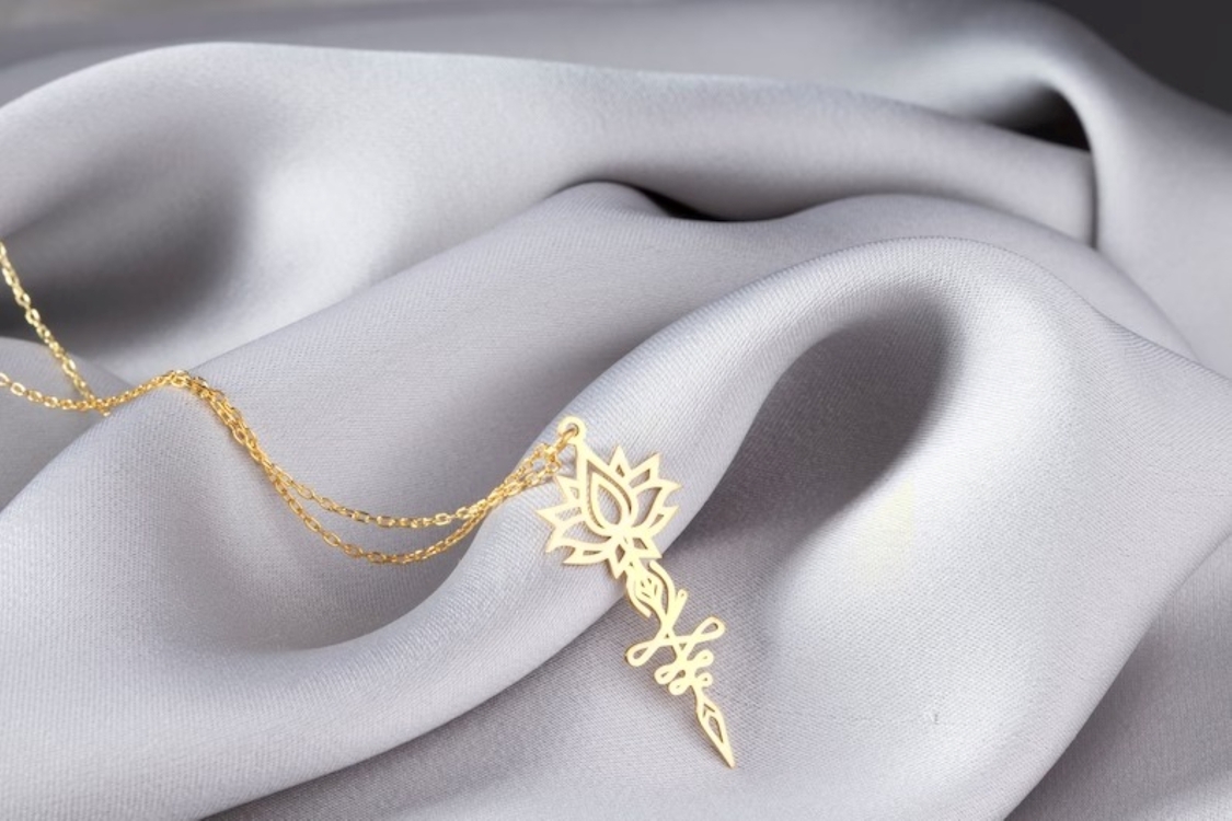 Navan 925 Ayar Gümüş Lotus Çiçeği ve Kaligrafik Desenli Kolye (Gold, Silver ve Rose)