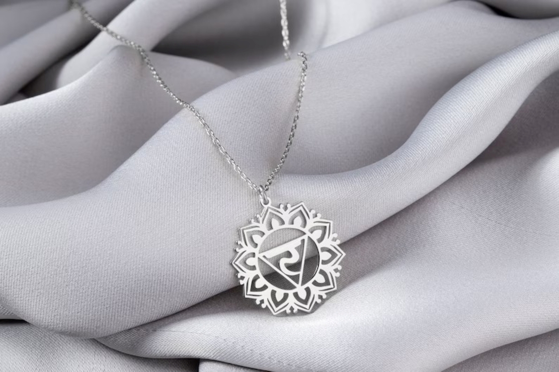 Navan Mandala Çiçek Kolye – 925 Ayar Gümüş