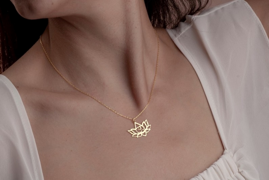 Navan 925 Ayar Gümüş Lotus Çiçeği ve Ohm Sembolü Kolyesi (Gold, Silver ve Rose)