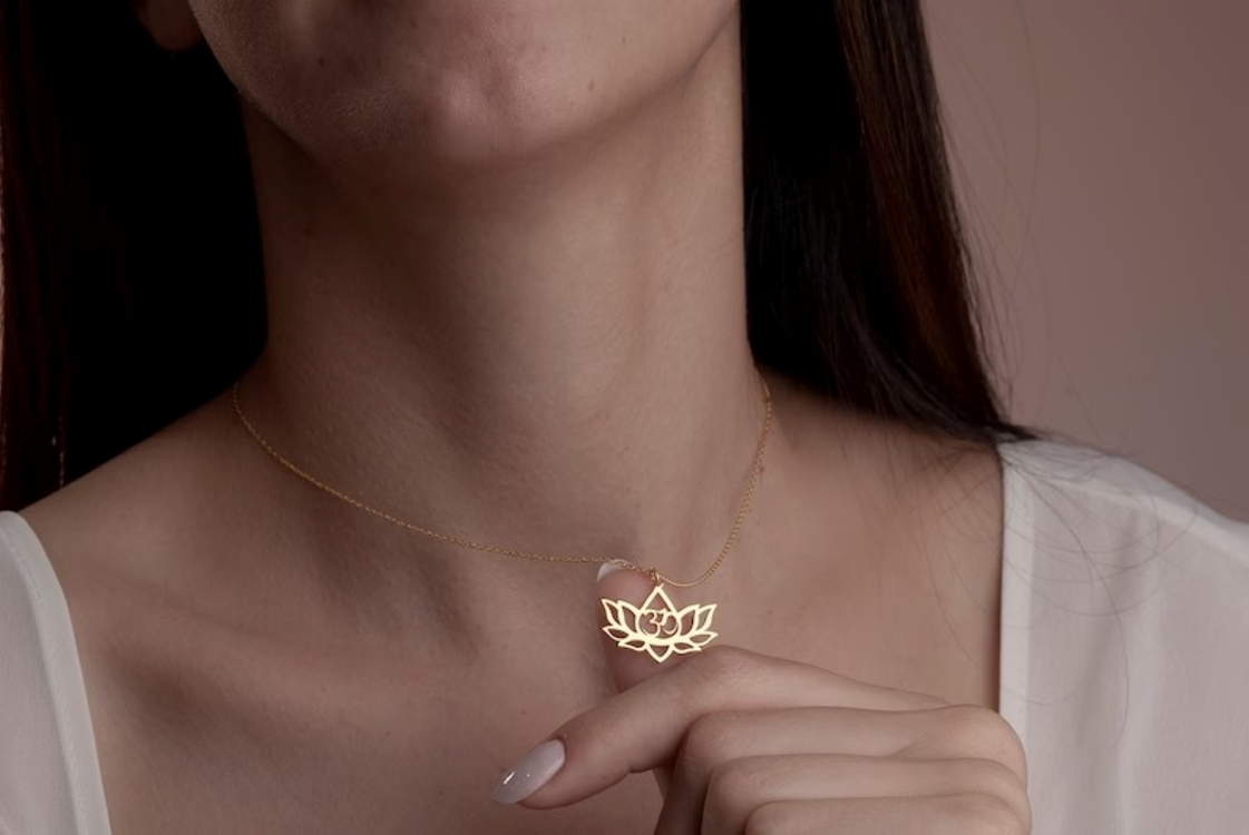 Navan 925 Ayar Gümüş Lotus Çiçeği ve Ohm Sembolü Kolyesi (Gold, Silver ve Rose)