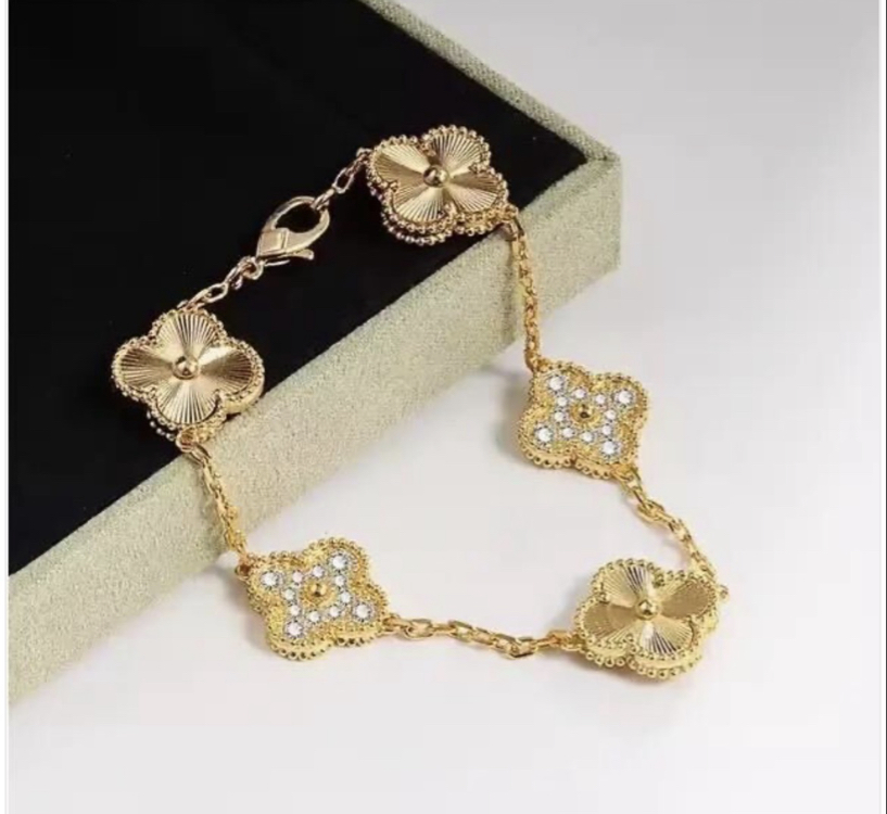 316L Paslanmaz Çelik Taşlı Van Cleef – Kararmayan, Suya ve Parfüme Dayanıklı