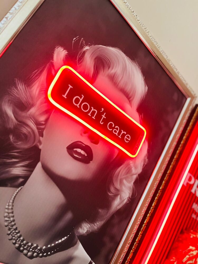 Neon Yazılı Glowart Tablo