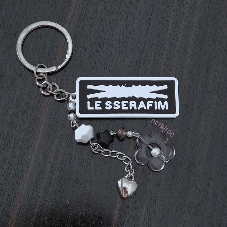 Le Sserafim Anahtarlık v3