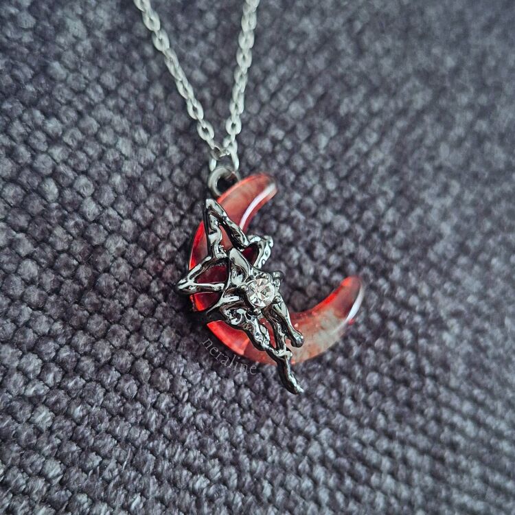 Blood Moon Kolye