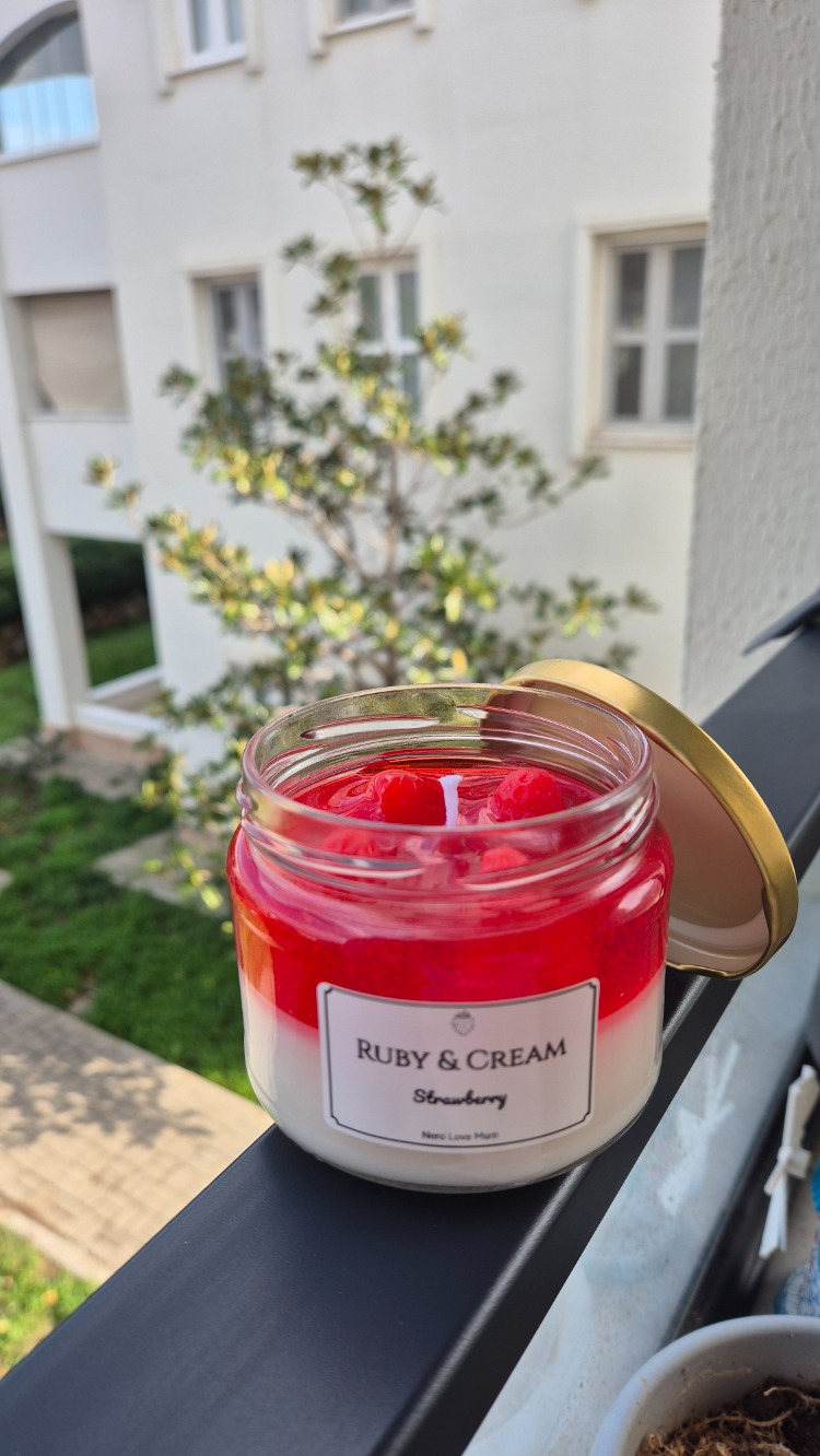 Ruby & Cream Strawberry