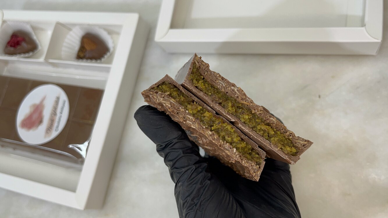 ANTEP FISTIK EZMELİ SÜTLÜ ÇİKOLATA 200 gr Tablet Çikolata
