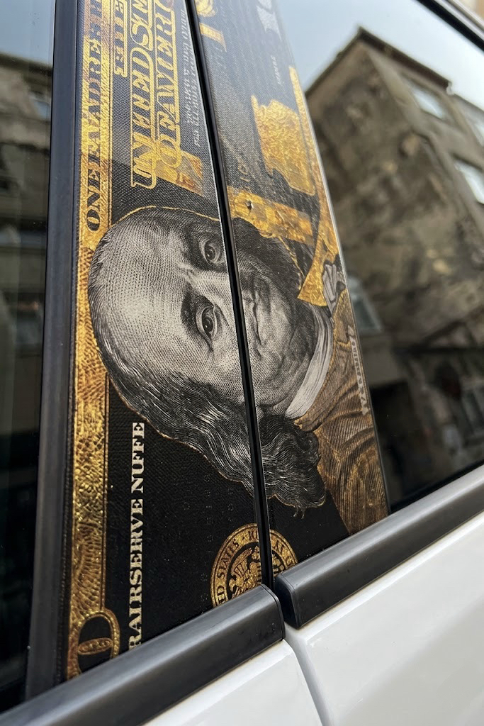 4K DOLAR Desenli Araba UV Baskı Kapı Direği Sticker - Kaplama Folyosu > Yeni Nesil Araç Aksesuar