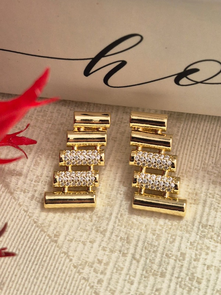 Özel Seri Tasarım Küpe Zirkon Taş Detaylı Gold / VKP9804