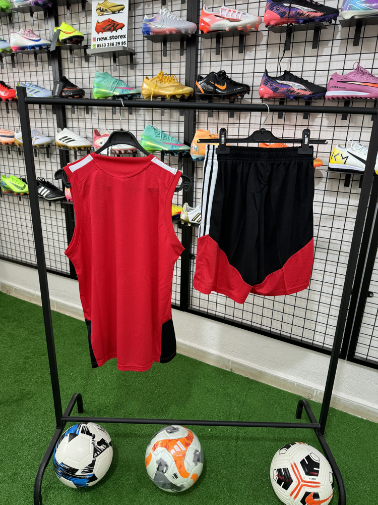 New Adidas Sıfır Kol Üst Alt Takım