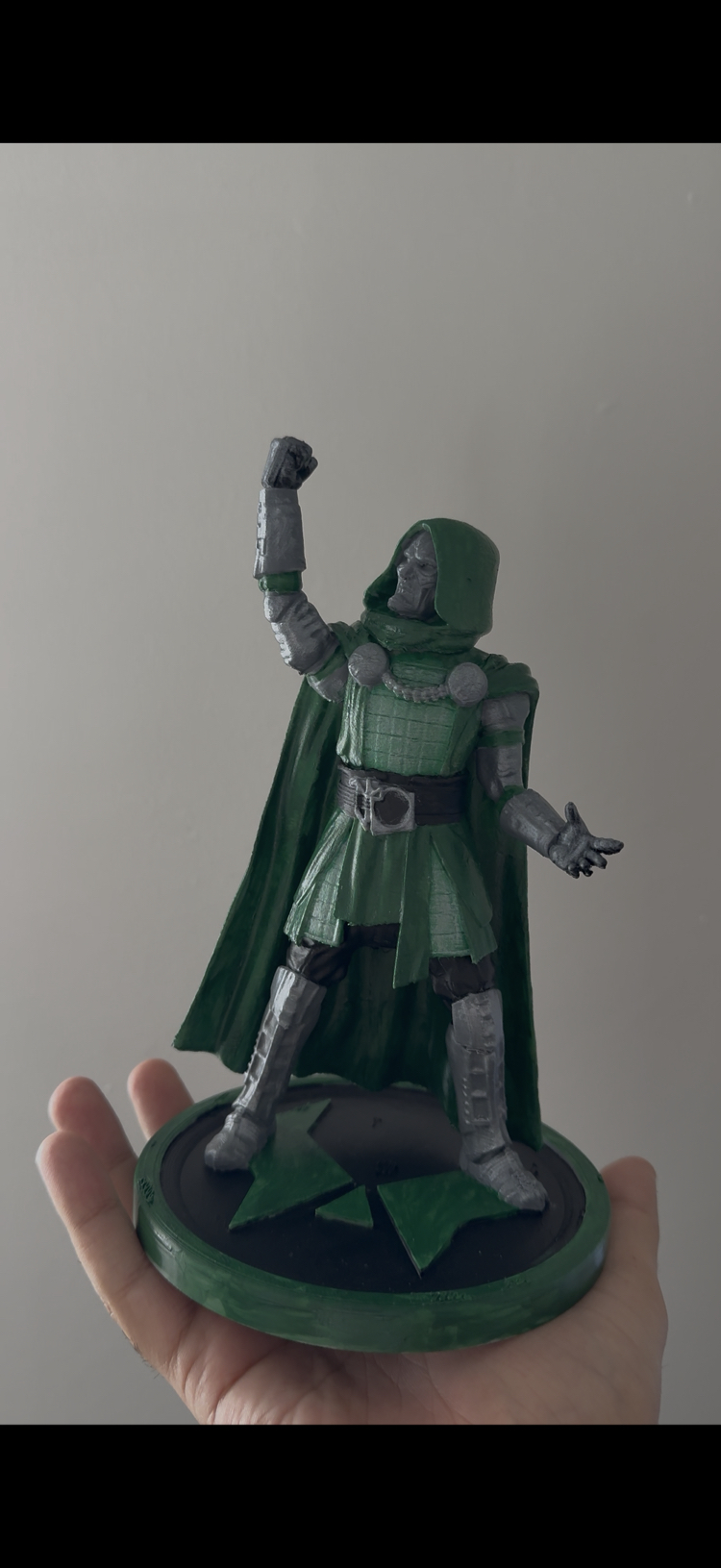 Yeşil Pelerinli Zırhlı Lord Figürü – 3D Baskı | Boyalı / Boyasız