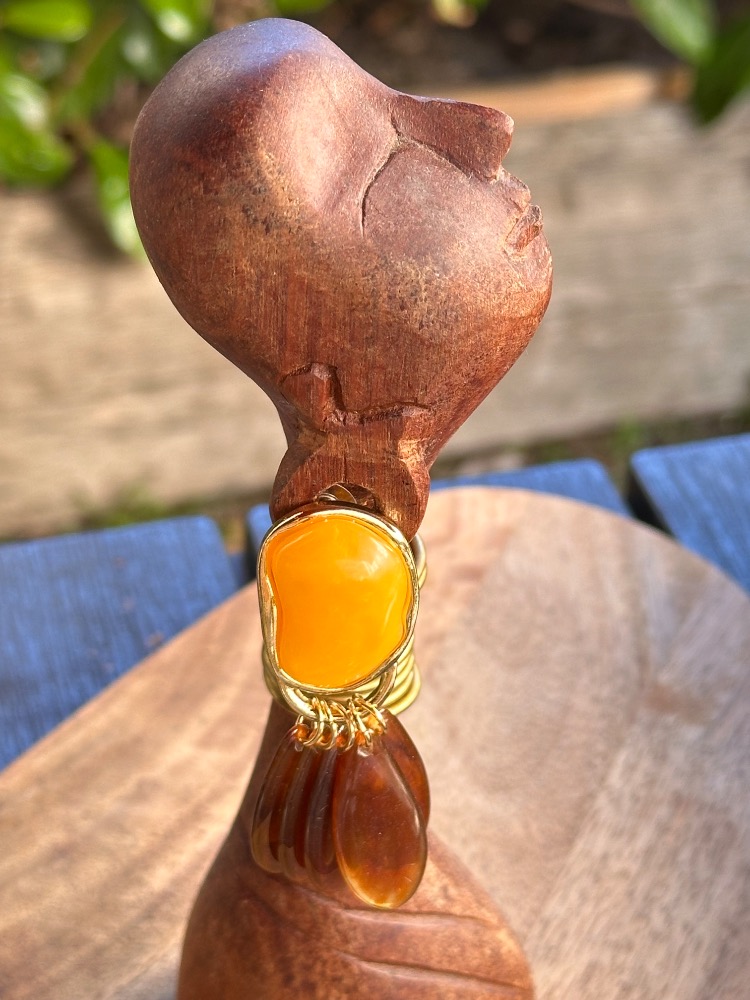 Amber Kehribar Tonlu Damla Taşlı Sallantılı Kadın Küpe