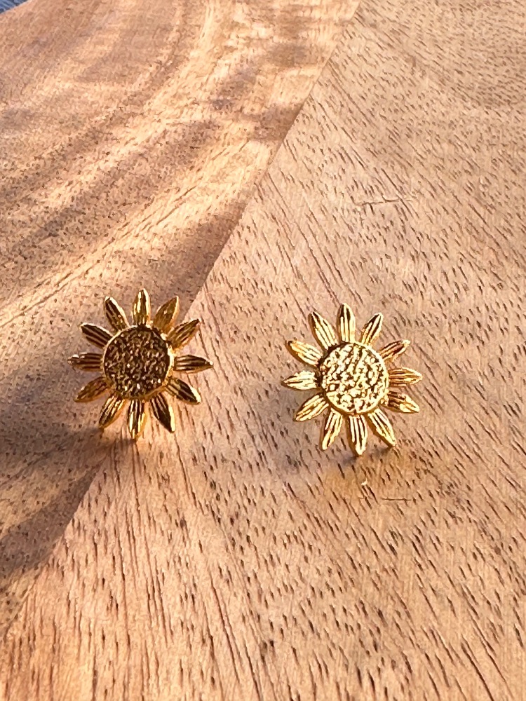 Ayçiçeği Gold Küpe | Minimal Çiçek Figürlü Kadın Küpe