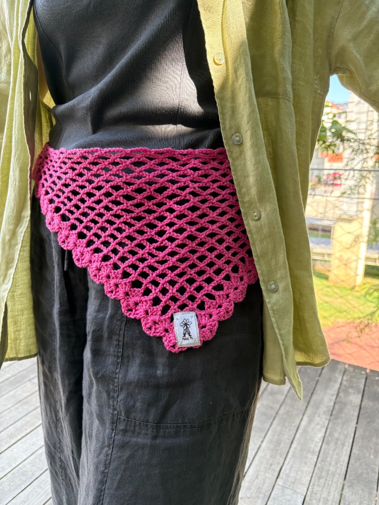 Hayali Kitap Kulübü | Pembe Bandana ve Kart Baskı