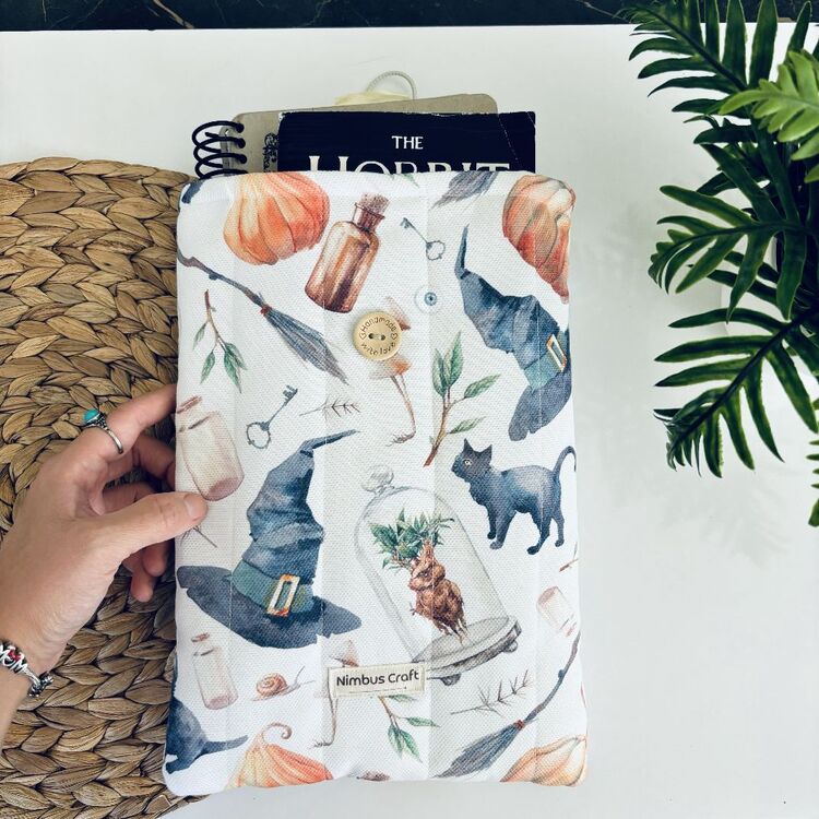 Sihir Dünyası • Kitap Tablet Çantası