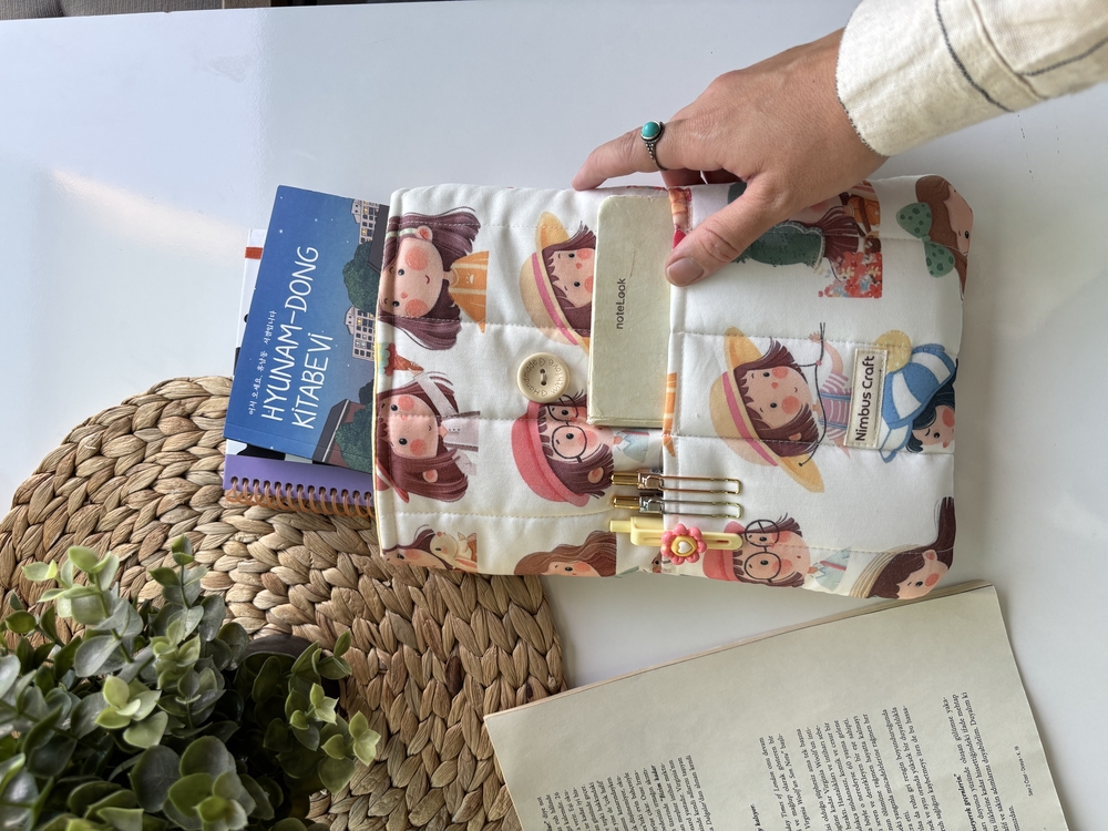 Cepli Tatlı Yüzler Kitap ve Tablet Çantası