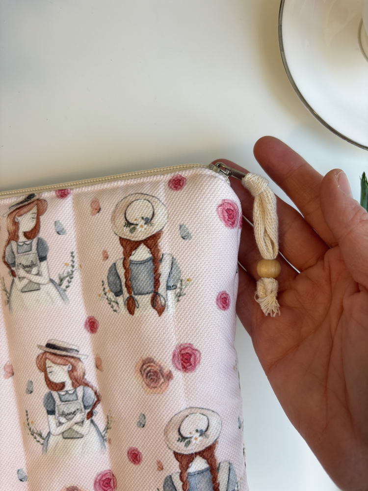 Yeşilin Kızı Kitap ve Tablet Çantası
