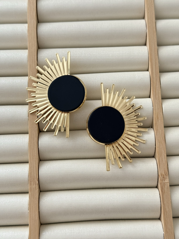Siyah gold detaylı küpe 