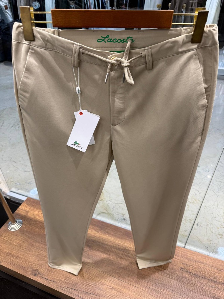 LACOSTE Cream Jogger Straight Fit