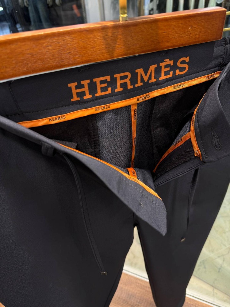 HERMES Black Jogger Straight Fit