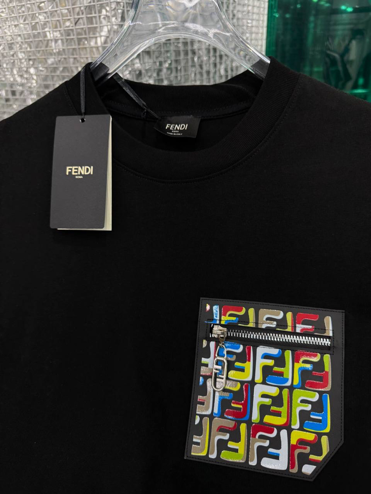 FENDİ Cepli Siyah Pamuklu T-Shirt
