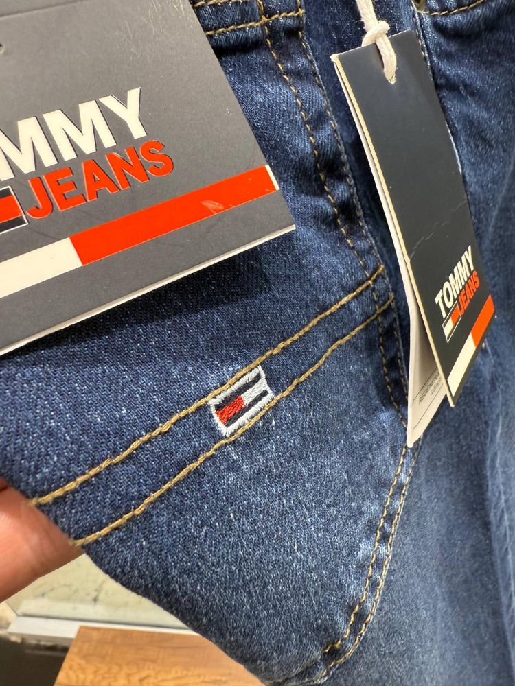 TOMMY HILFIGER Blue Patch Denim Jean Straight