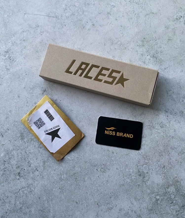 Golden Goose Deluxe Siyah Beyaz Yazılı Bağcık